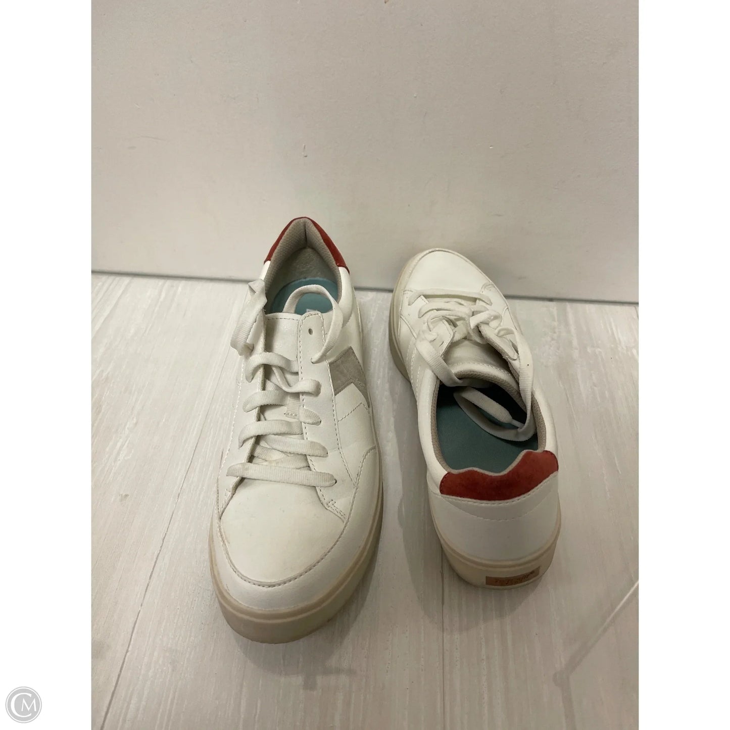 Shoes Sneakers By Dr Scholls In White, Size: 9