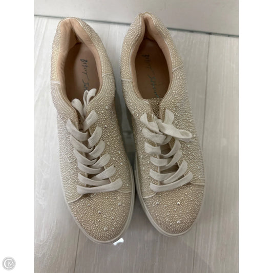 Shoes Sneakers By Betsey Johnson In Cream, Size: 10
