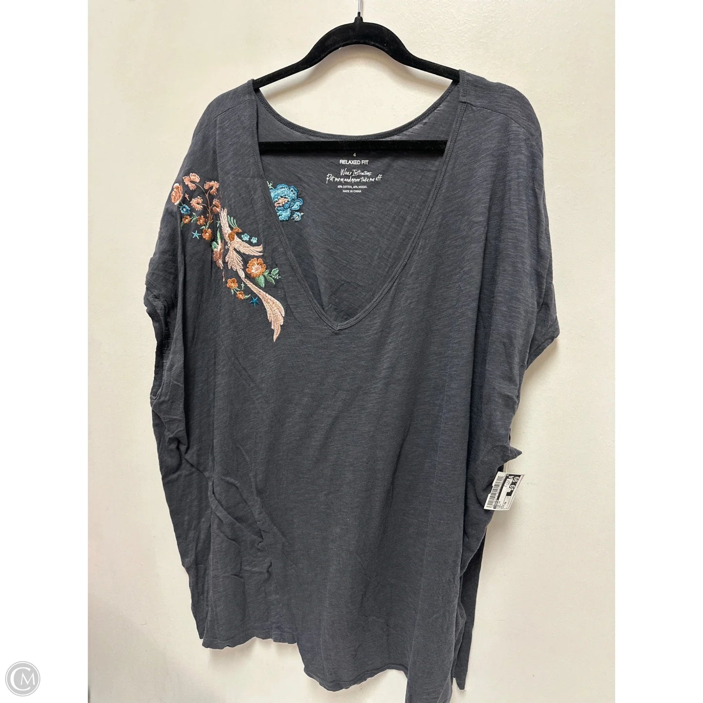 Top Short Sleeve By Torrid In Grey, Size: 4x