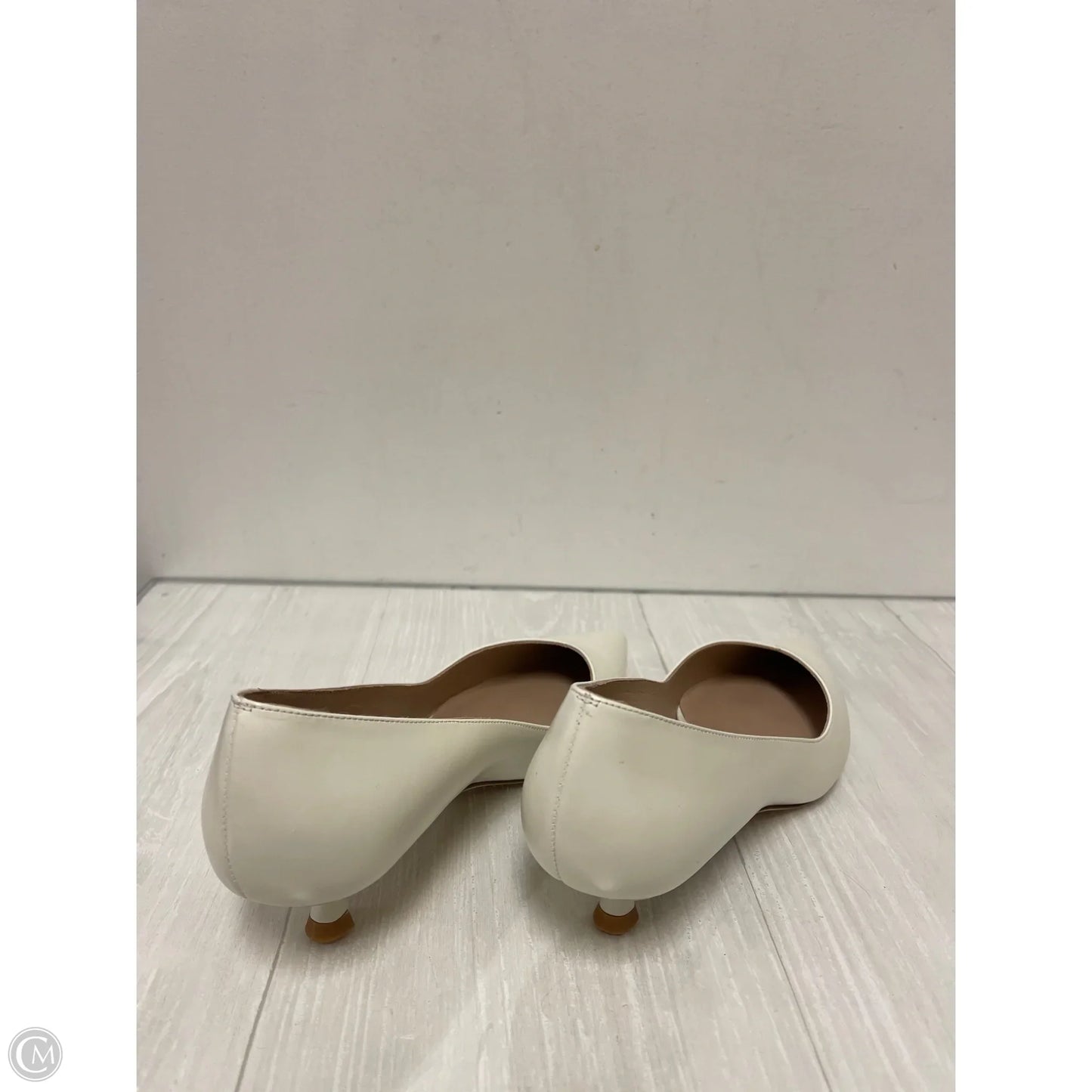 Shoes Designer By Stuart Weitzman In White, Size: 8