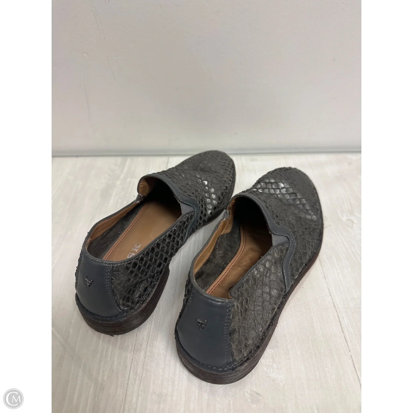 Shoes Flats By Clothes Mentor In Grey, Size: 7.5