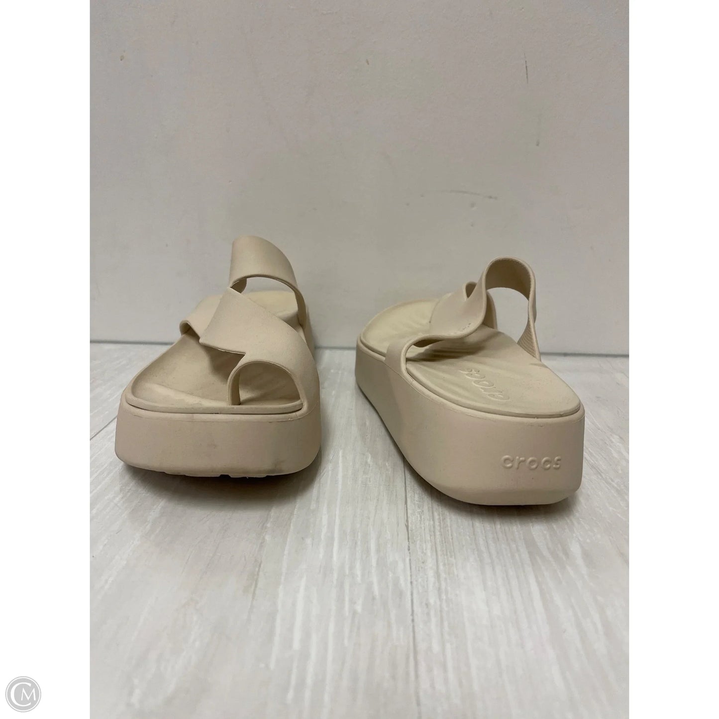 Sandals Flats By Crocs In Cream, Size: 8