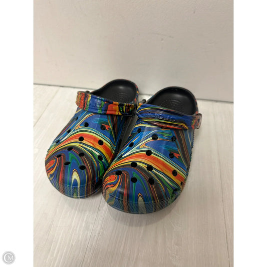 Shoes Flats By Crocs In Multi-colored, Size: 7