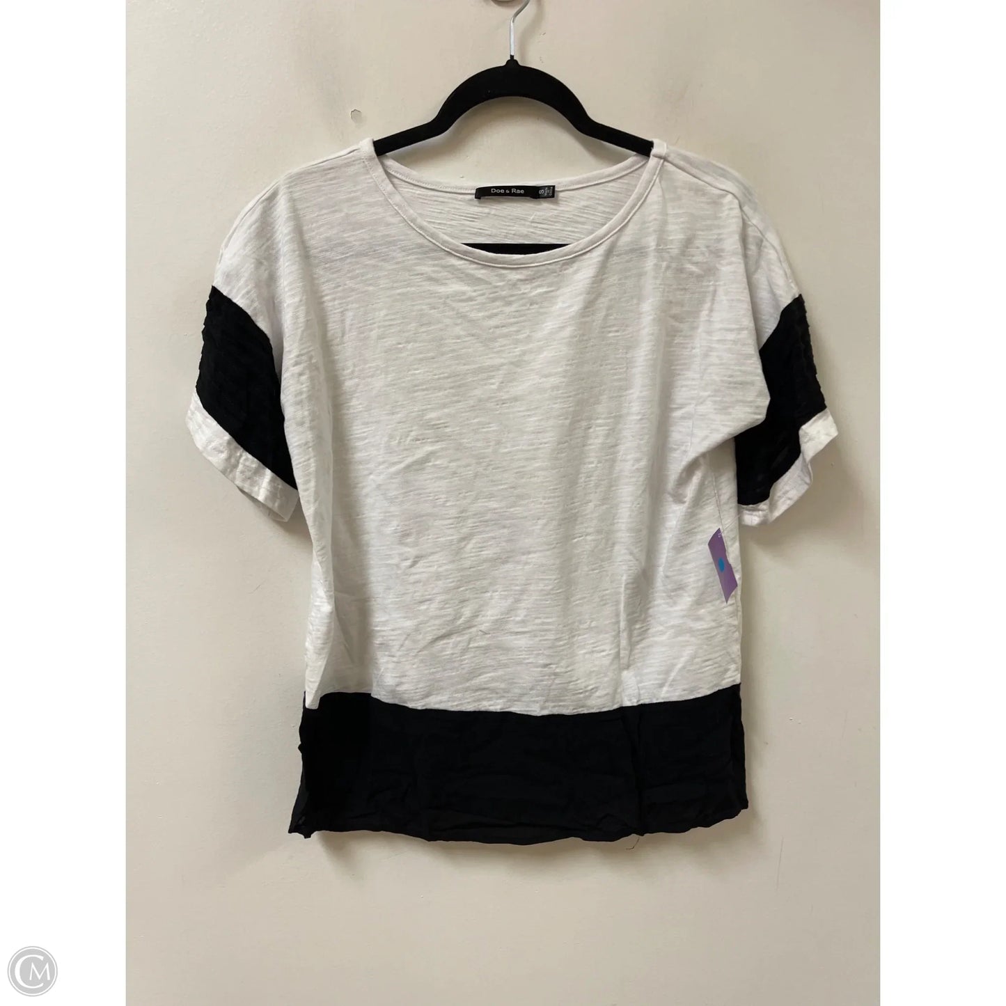 Top Short Sleeve By Doe & Rae In White, Size: S