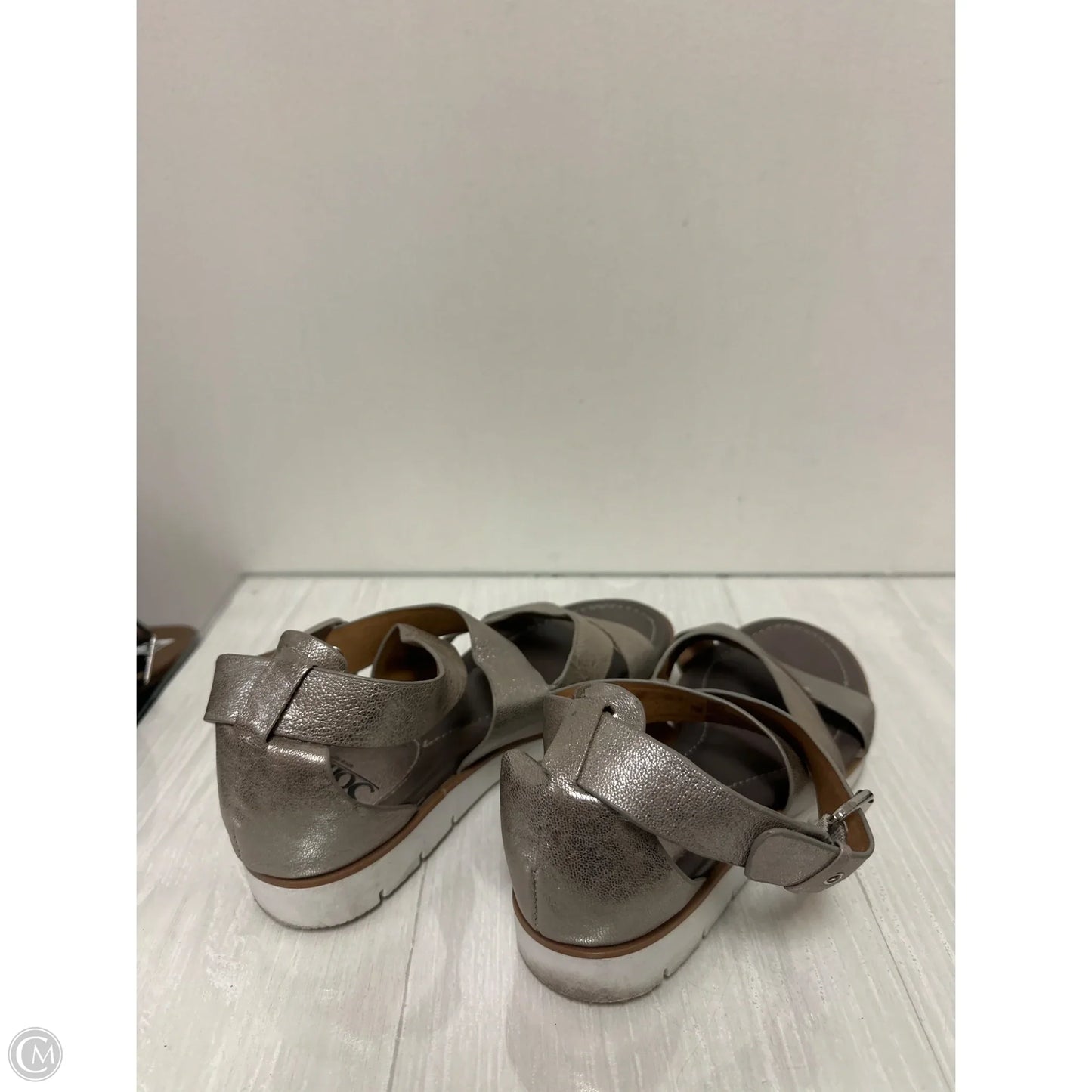 Sandals Flats By Sofft In Silver, Size: 7.5