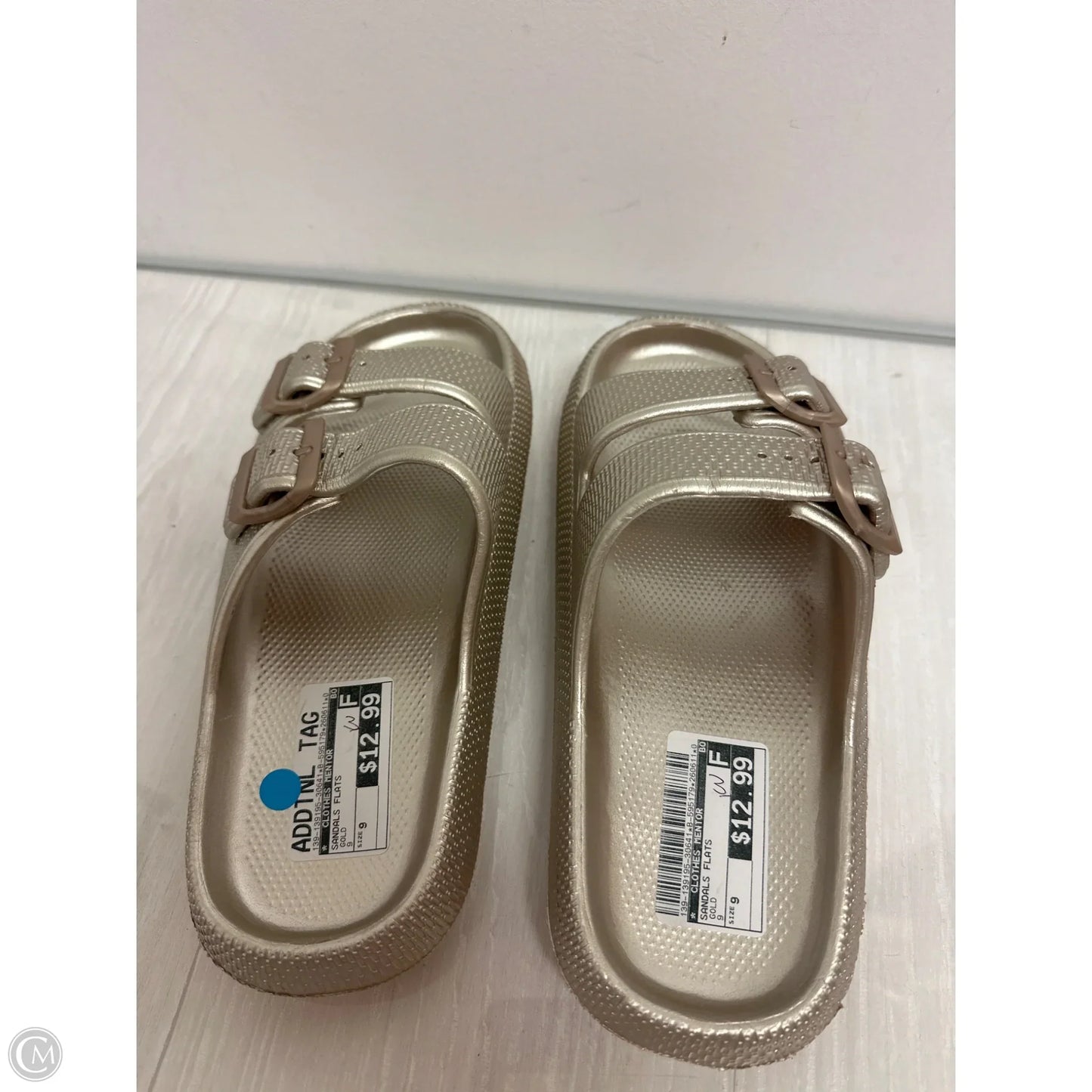 Sandals Flats By Clothes Mentor In Gold, Size: 9
