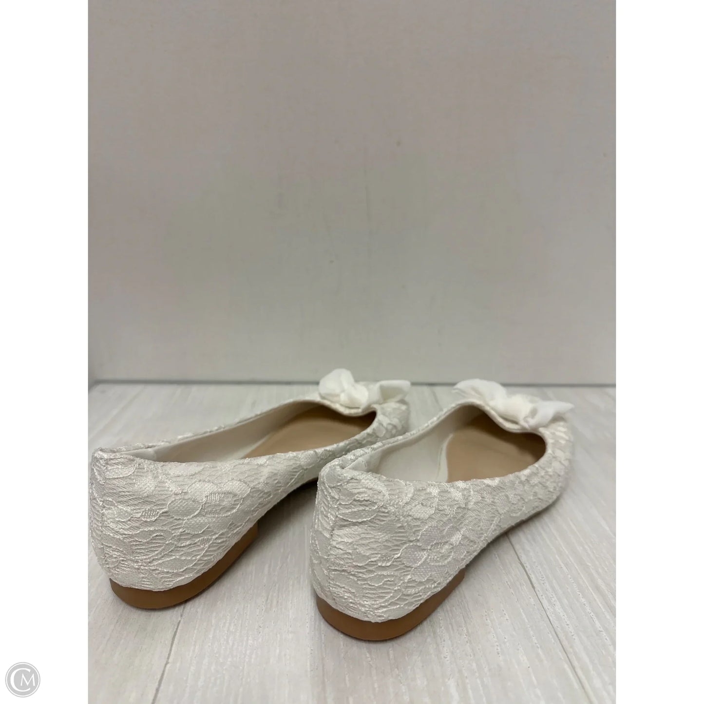Shoes Flats By Clothes Mentor In White, Size: 10