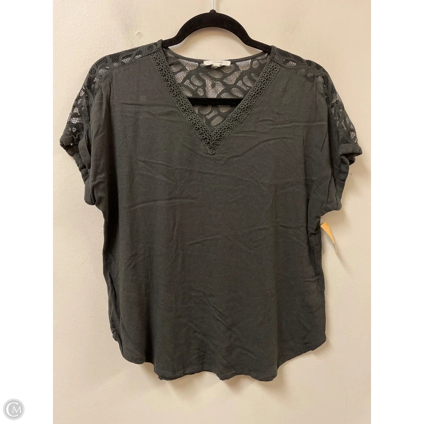 Top Short Sleeve By Maurices In Grey, Size: S