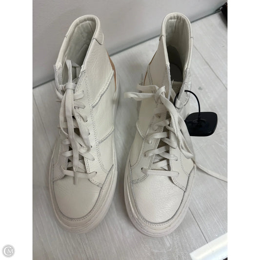 Shoes Designer By Ugg In White, Size: 11