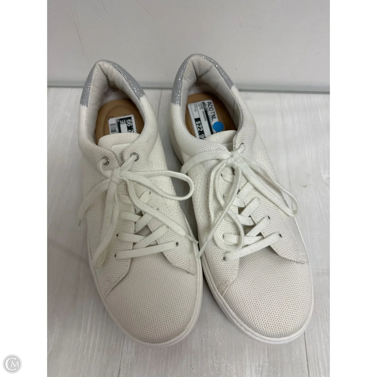 Shoes Sneakers By Sofft In White, Size: 11
