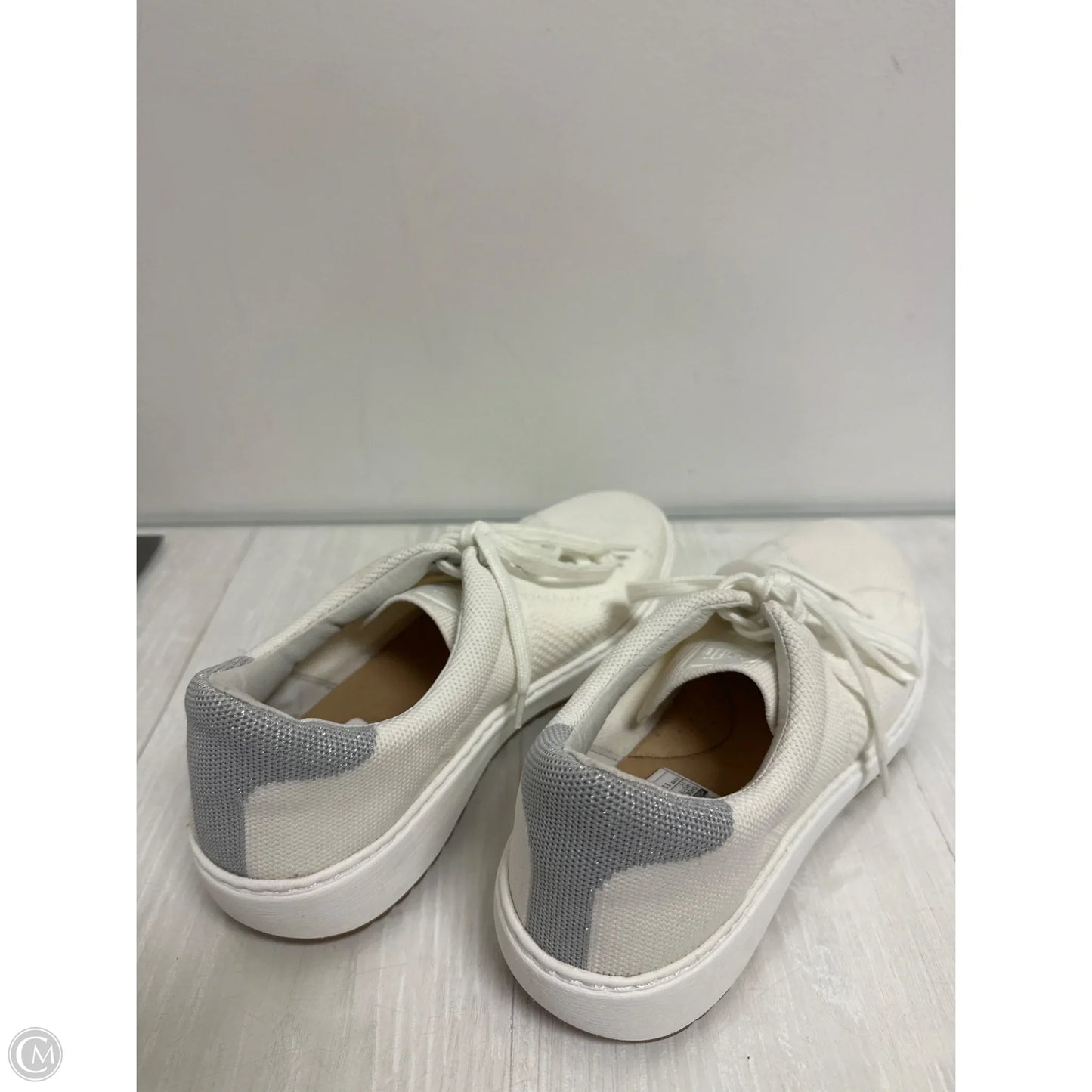 Shoes Sneakers By Sofft In White, Size: 11