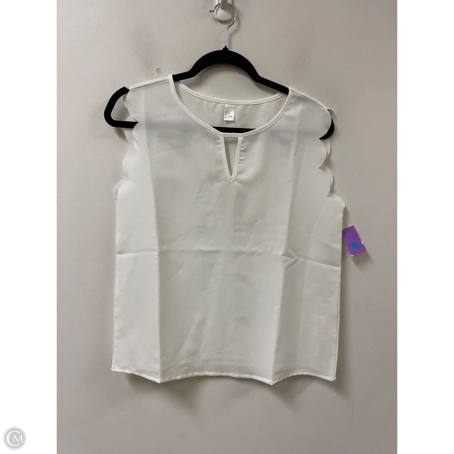 Top Short Sleeve By Clothes Mentor In White, Size: M