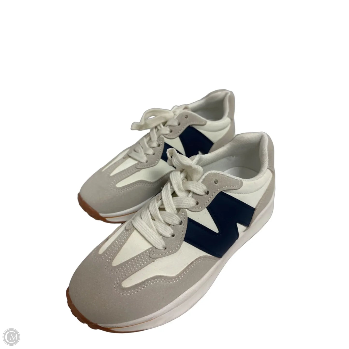 Shoes Sneakers By Clothes Mentor In Cream, Size: 6.5