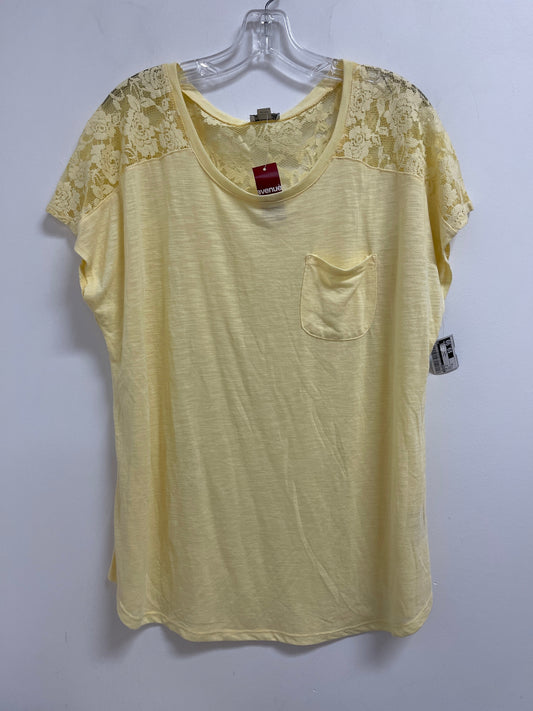 Top Short Sleeve By Avenue In Yellow, Size: Xl