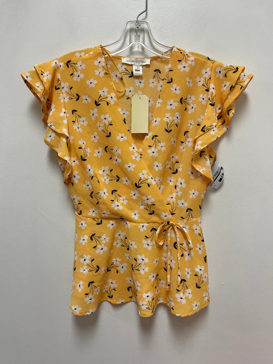 Top Short Sleeve By Monteau In Yellow, Size: M