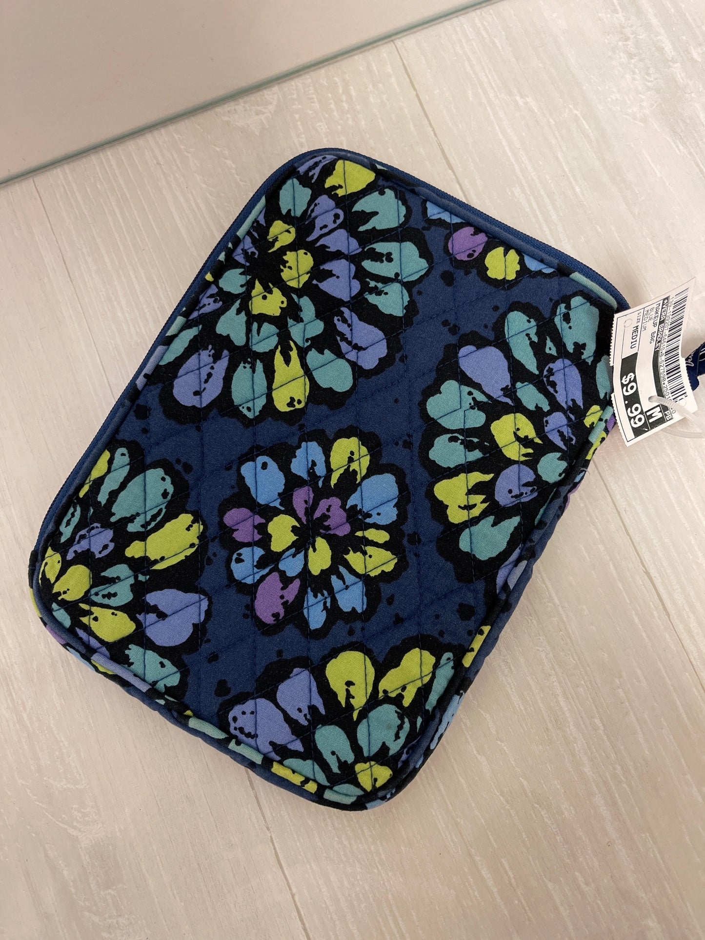 Makeup Bag By Vera Bradley, Size: Medium