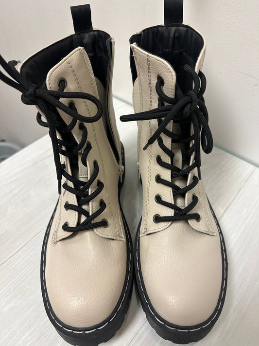 Boots Combat By Clothes Mentor In Cream, Size: 8.5