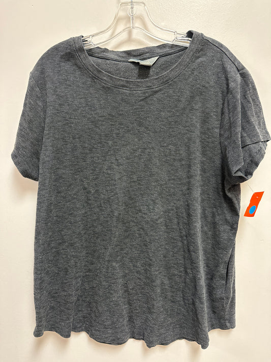 Top Short Sleeve By Natural Reflections In Grey, Size: 1x