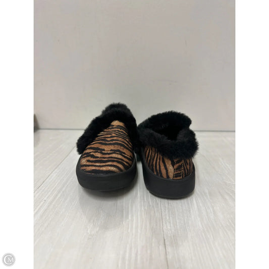 Shoes Flats By Bare Traps In Animal Print, Size: 7.5