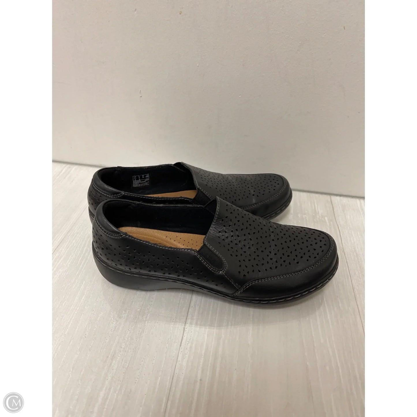 Shoes Flats By Clarks In Black, Size: 8