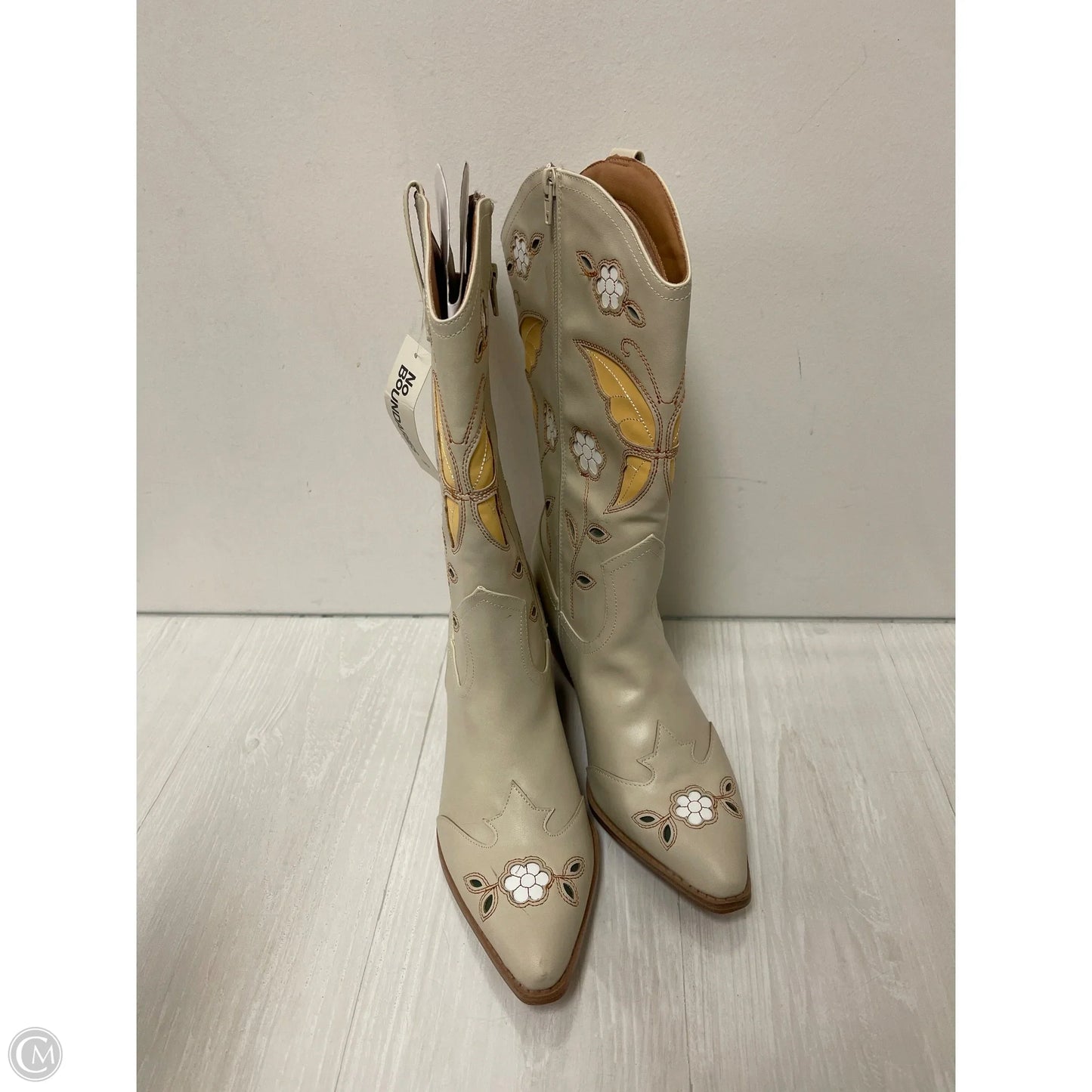 Boots Western By No Boundaries In Cream, Size: 10
