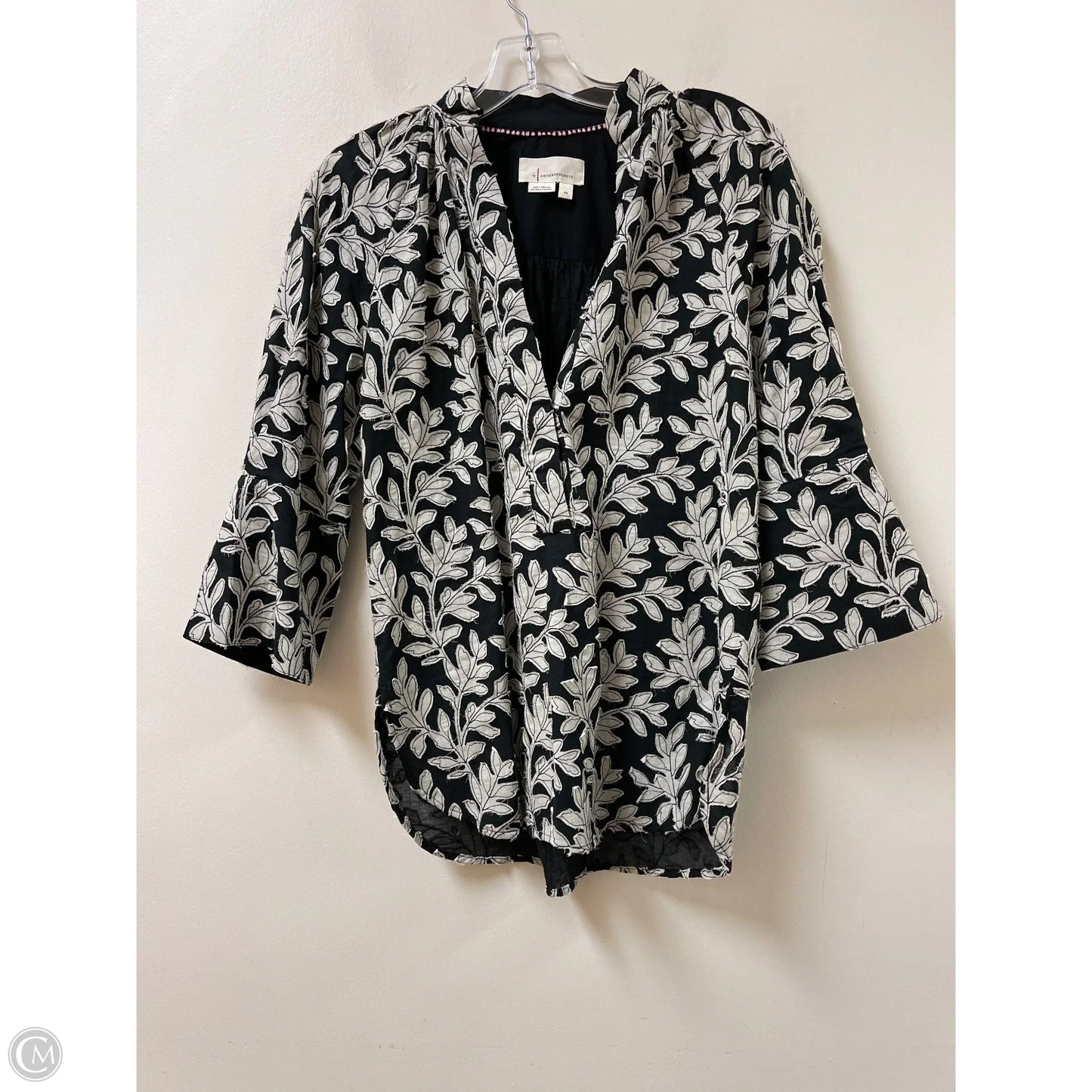 Top Long Sleeve By Anthropologie In Black & Cream, Size: Xs