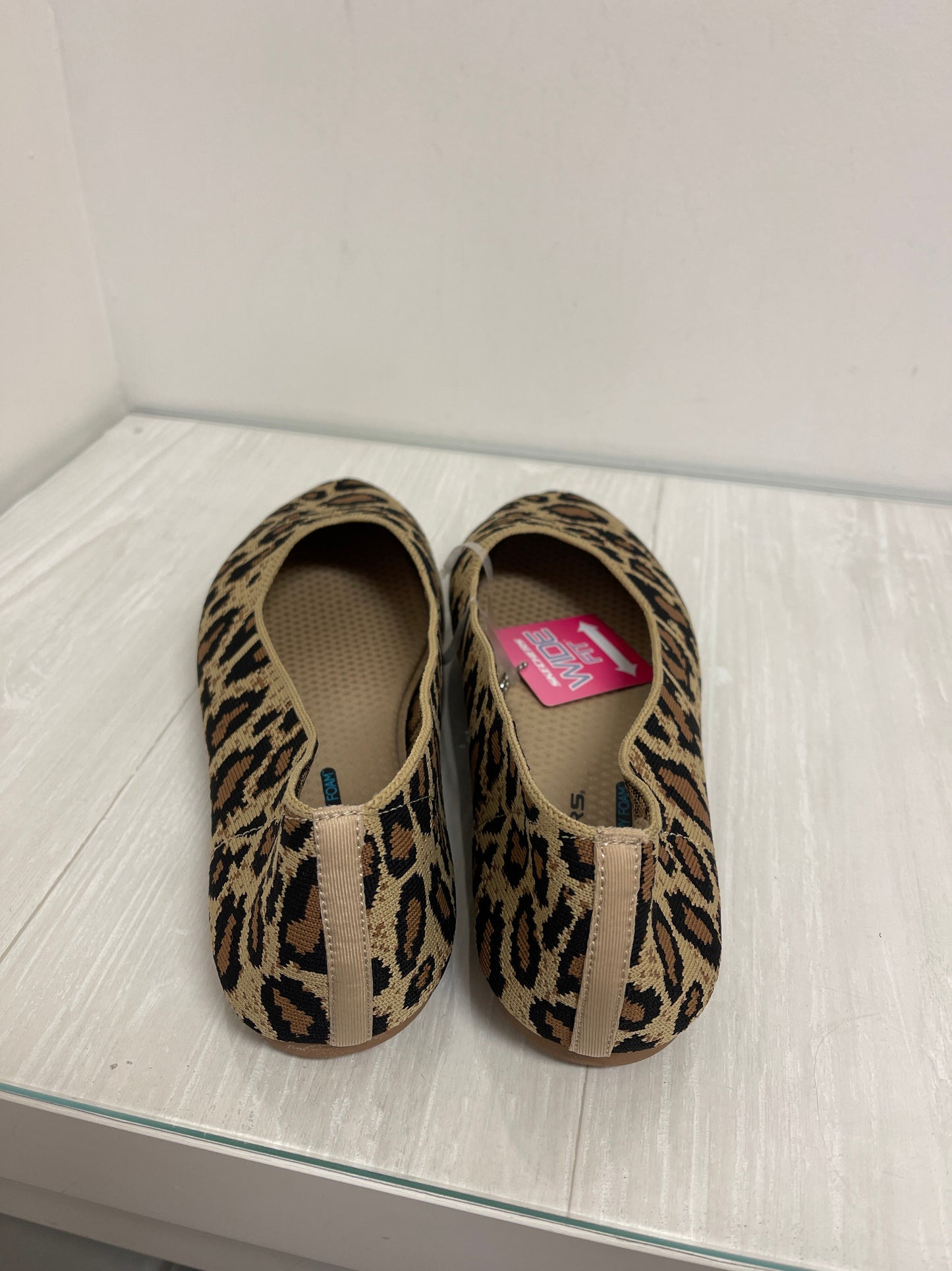 Shoes Flats By Skechers In Animal Print, Size: 9.5