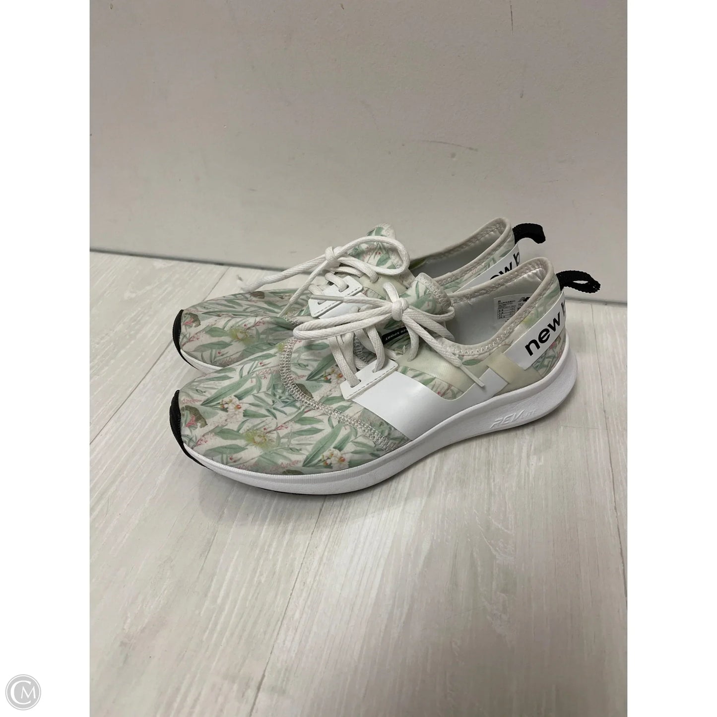 Shoes Athletic By New Balance In Green, Size: 9.5