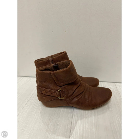 Boots Ankle Flats By Bare Traps In Brown, Size: 8