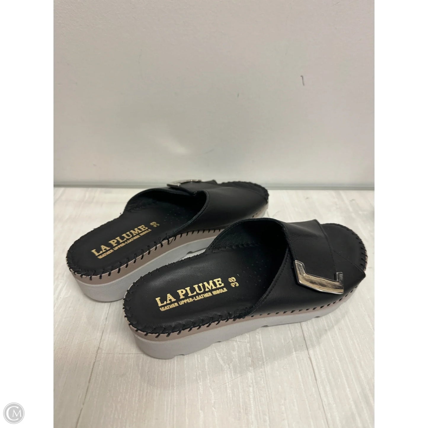 Sandals Flats By Clothes Mentor In Black, Size: 7.5