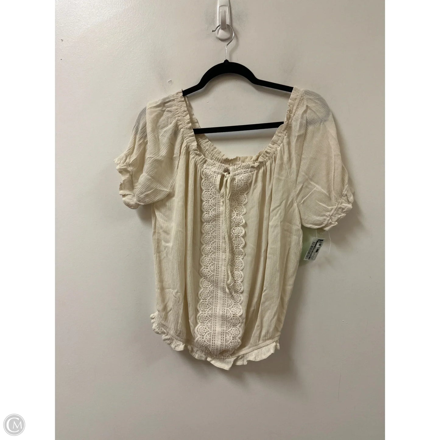Top Short Sleeve By Clothes Mentor In Cream, Size: L