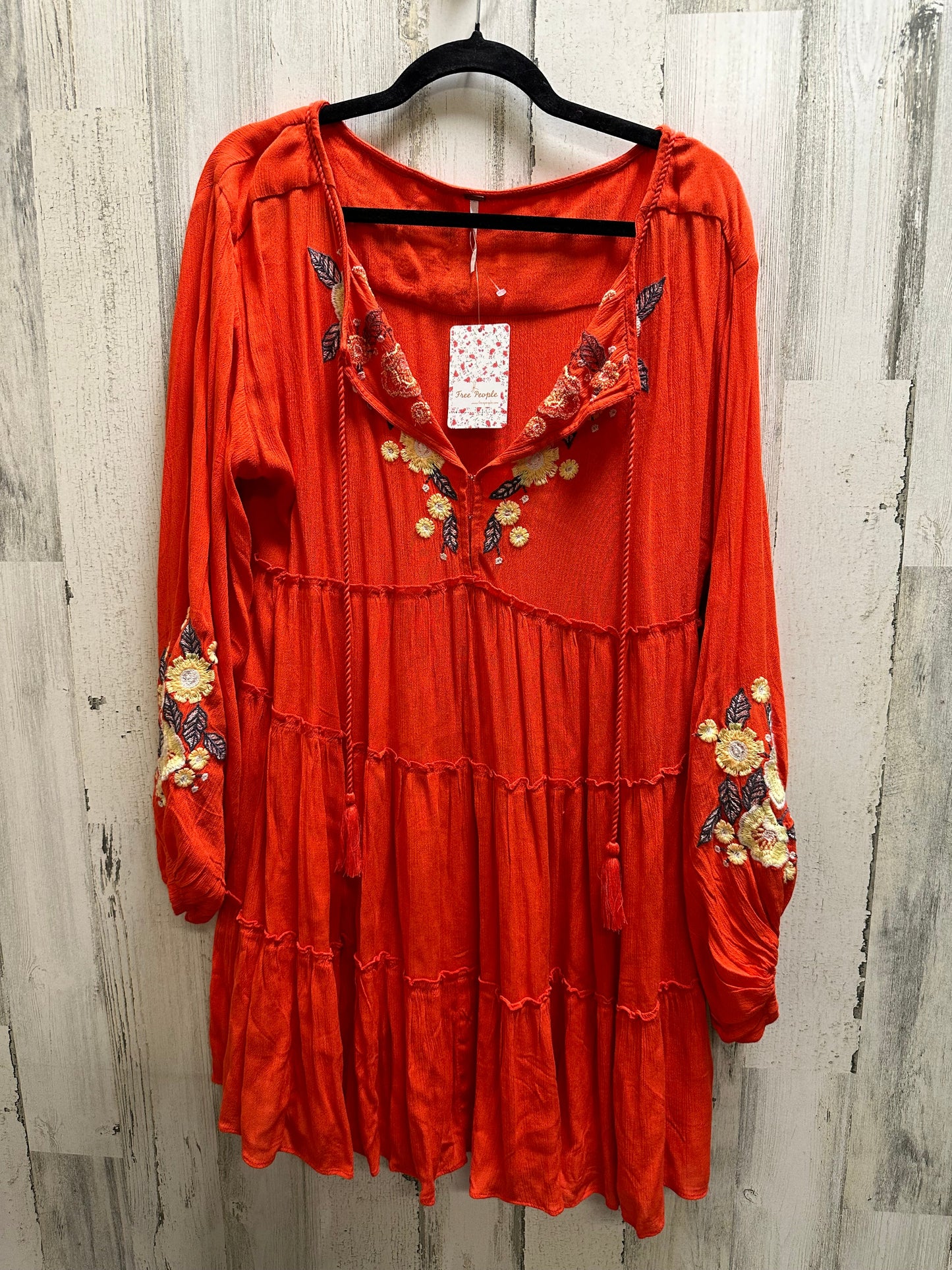 Dress Casual Short By Free People  Size: S