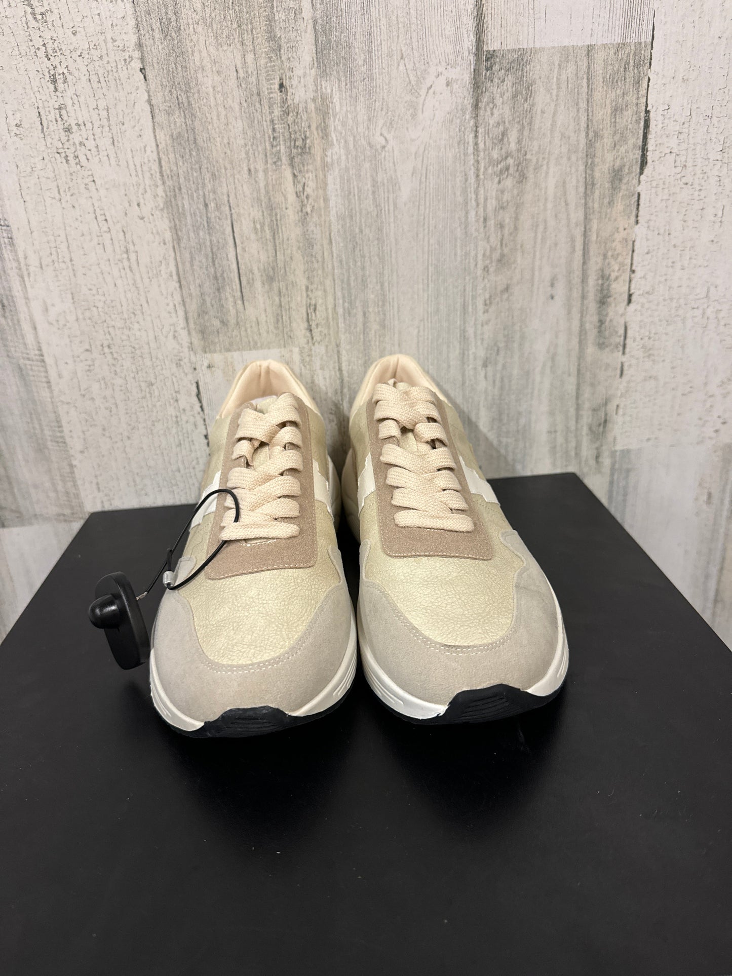 Tan Shoes Athletic Clothes Mentor, Size 10