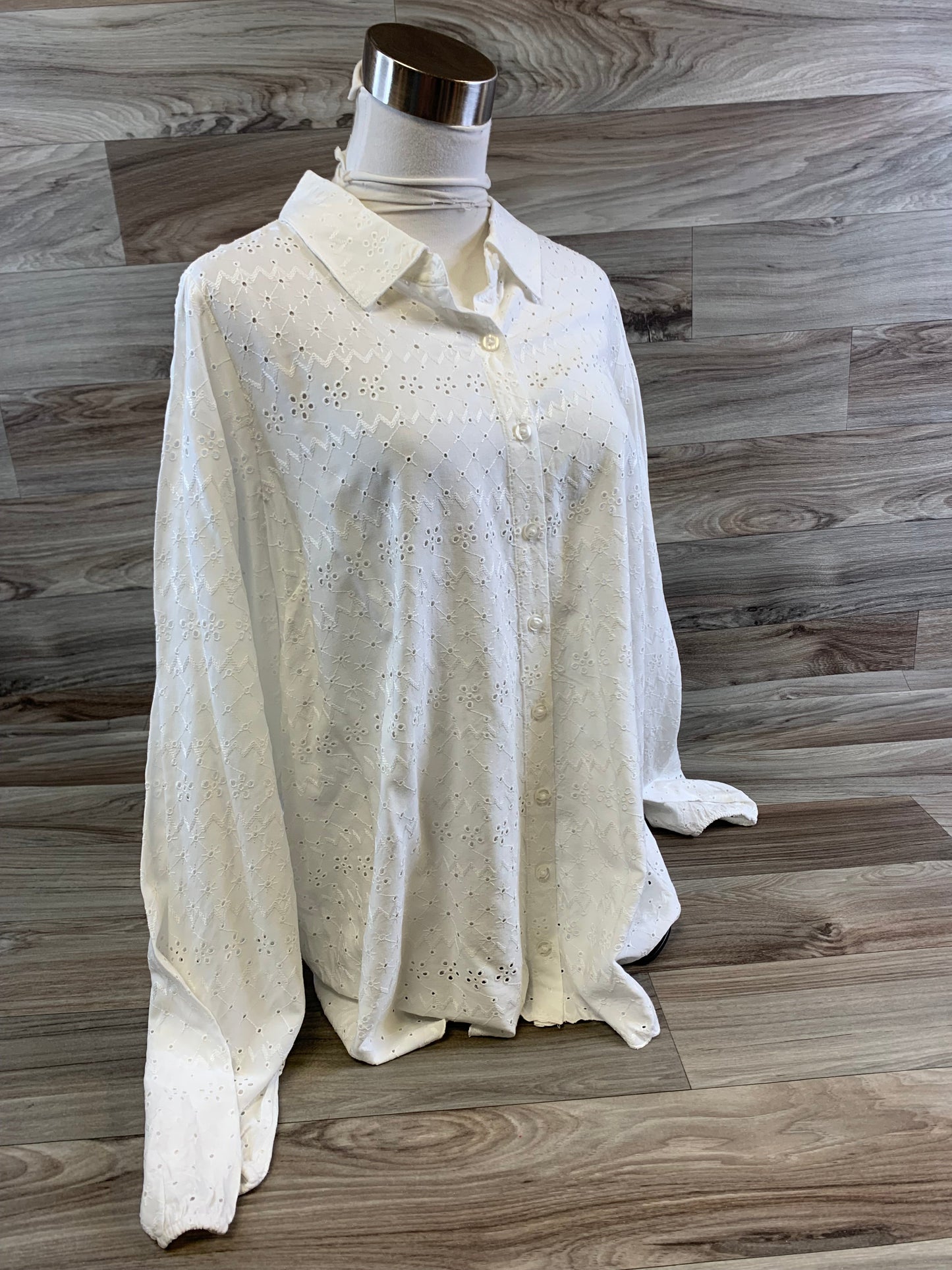 Top Long Sleeve By Torrid In White, Size: 1x