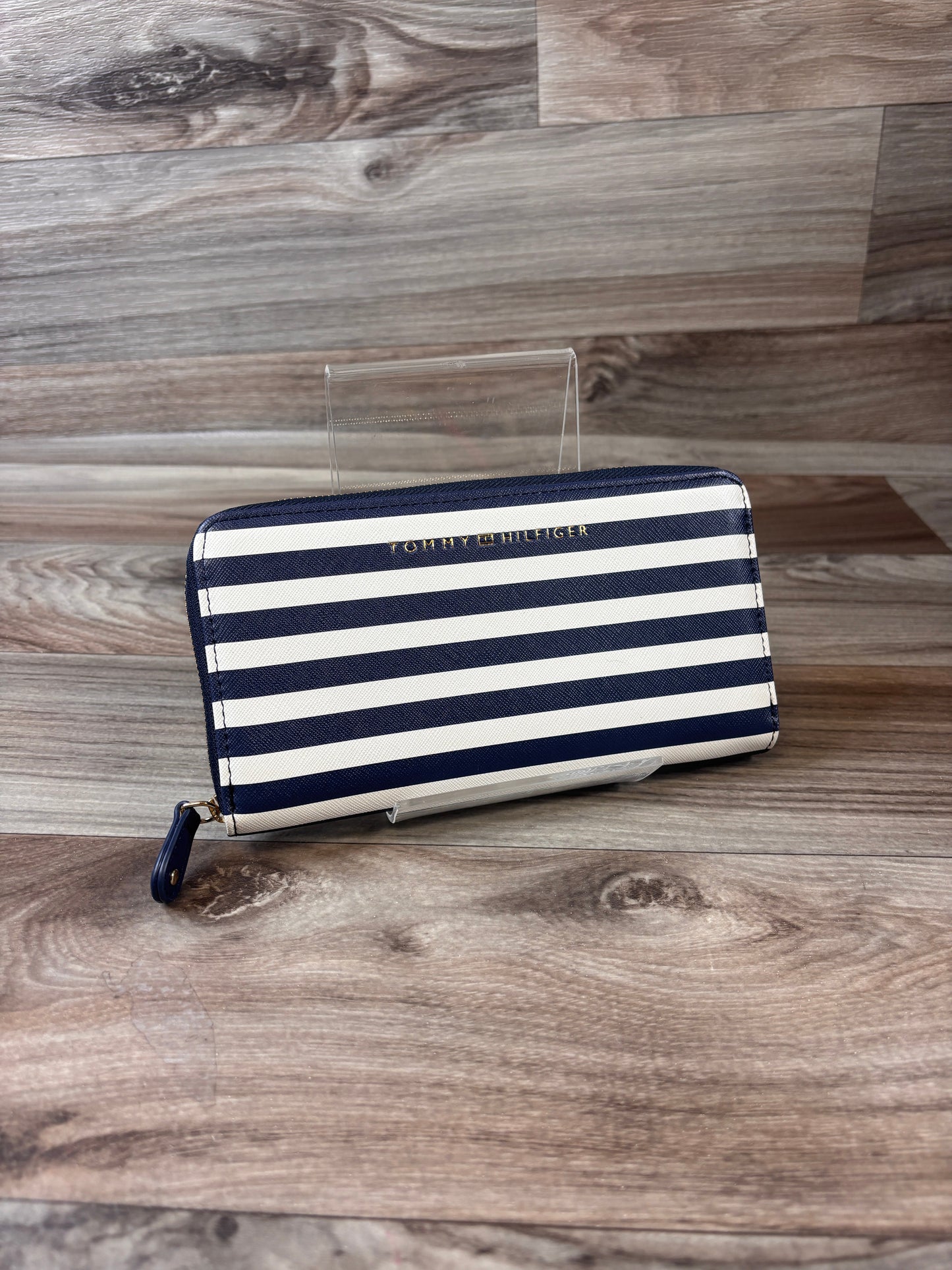 Wallet By Tommy Hilfiger, Size: Medium