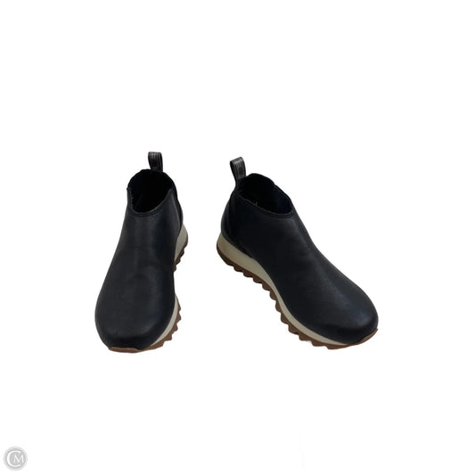 Boots Ankle Flats By Merrell In Black, Size: 6