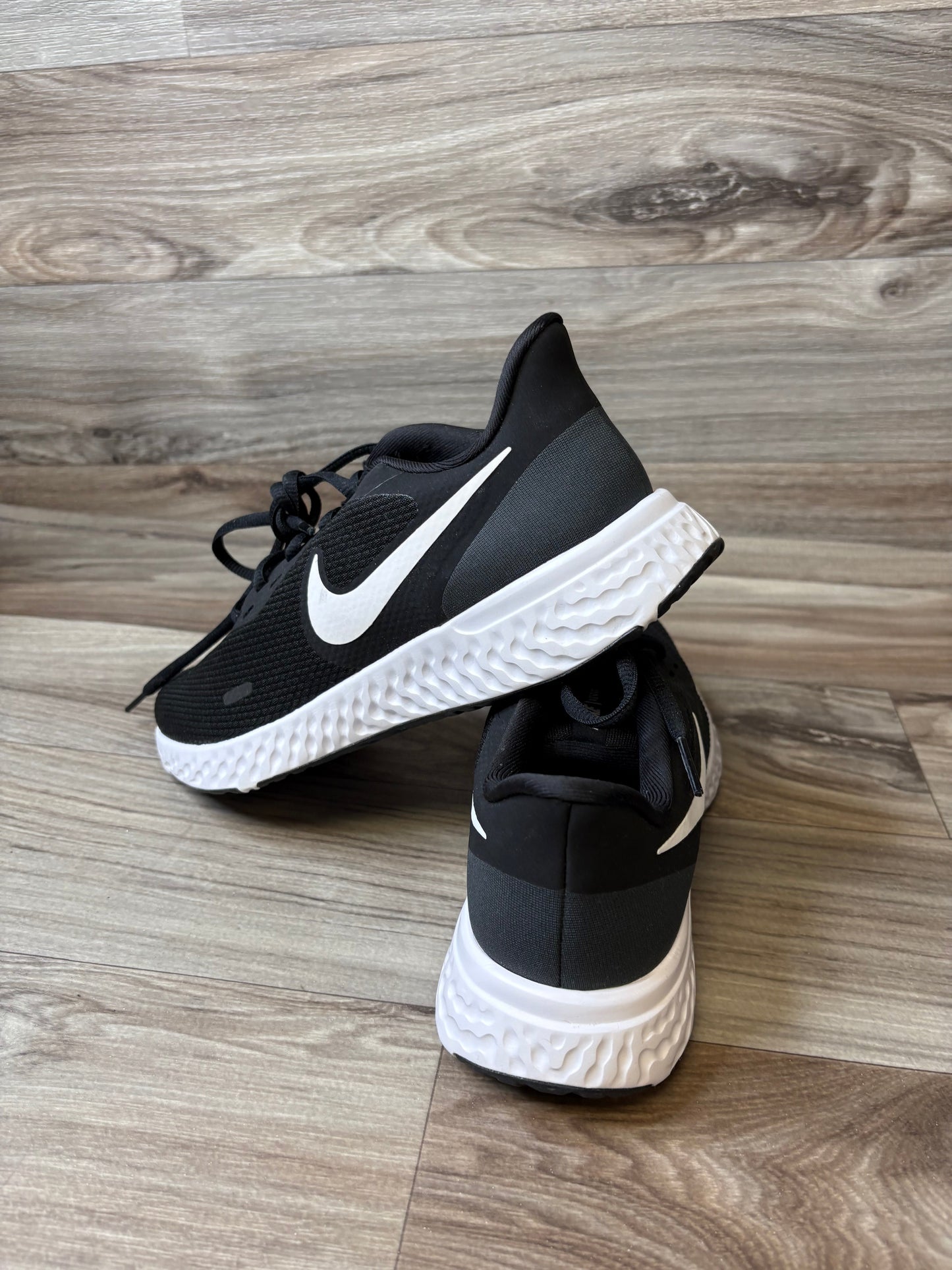 Shoes Athletic By Nike In Black & White, Size: 9.5