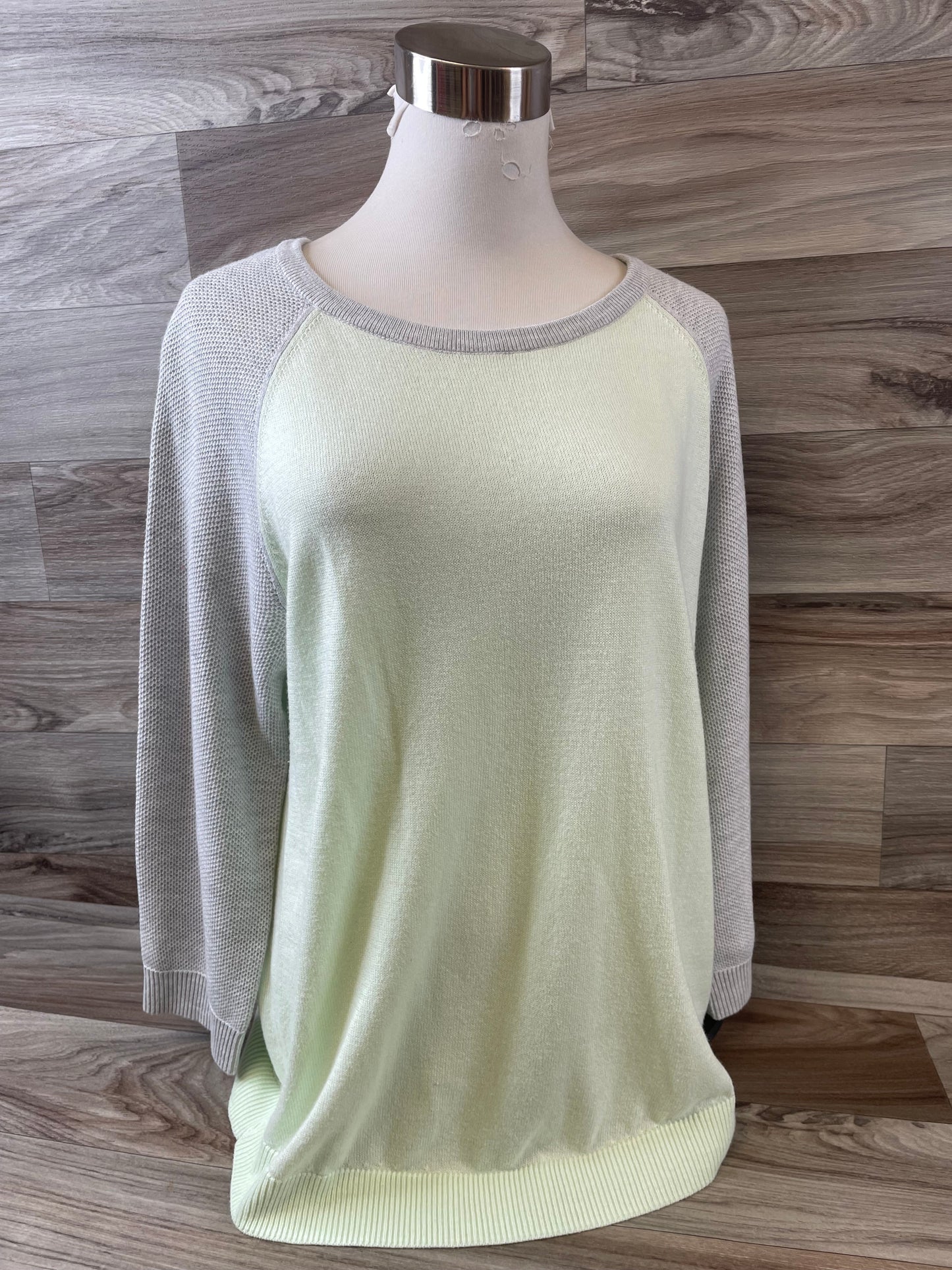 Top Long Sleeve Basic By Banana Republic In Green & Grey, Size: M