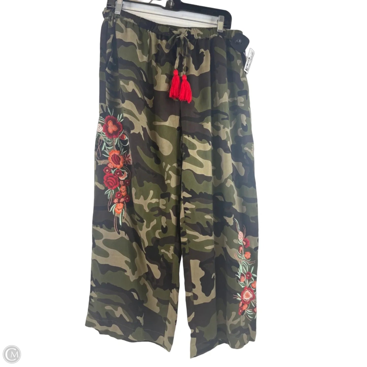 Pants Cropped By Clothes Mentor In Camouflage Print, Size: 8