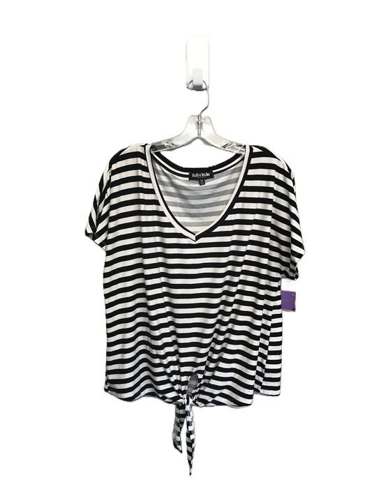 Black & White Top Short Sleeve By Full Circle Size: 2x