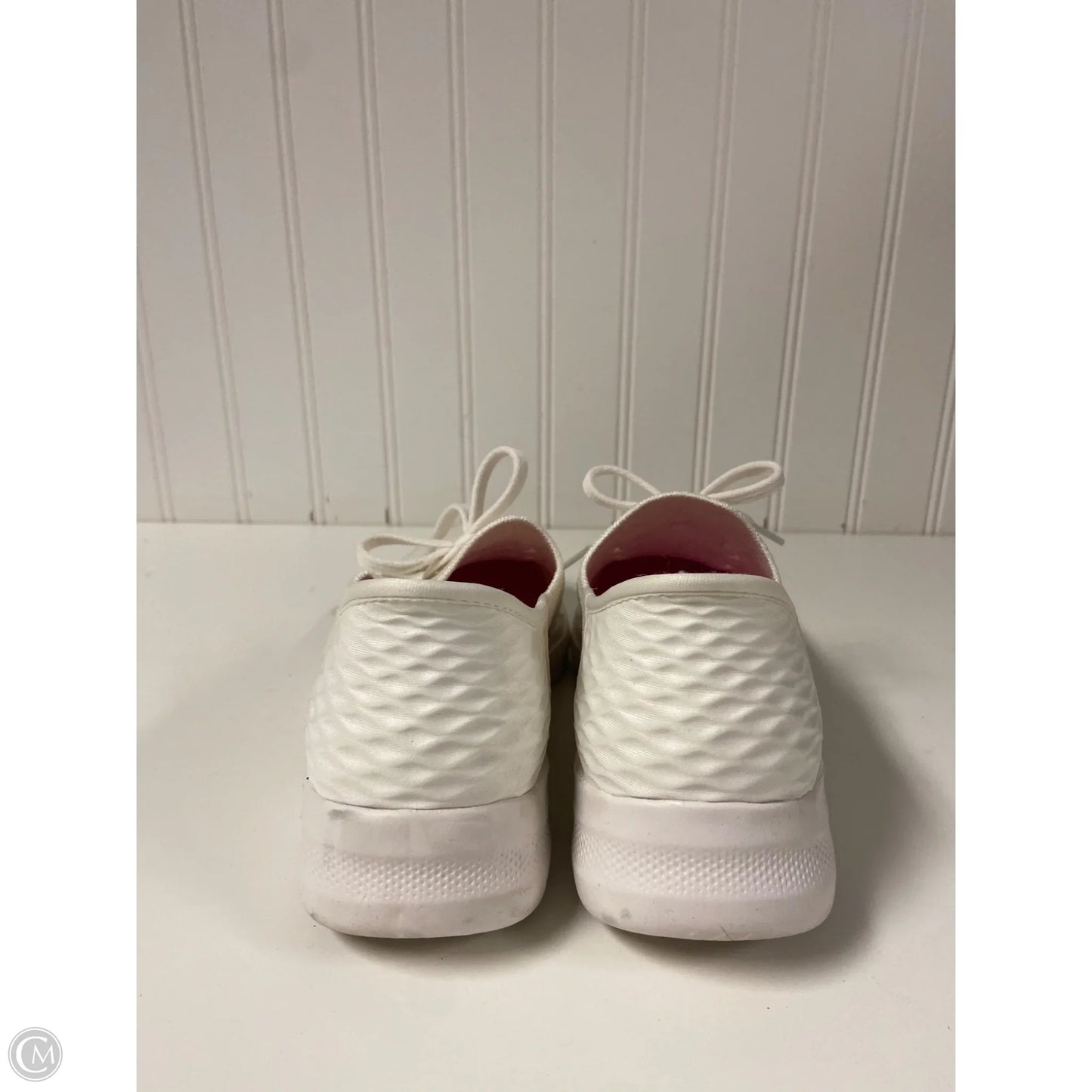 Shoes Sneakers By Skechers In White, Size: 6