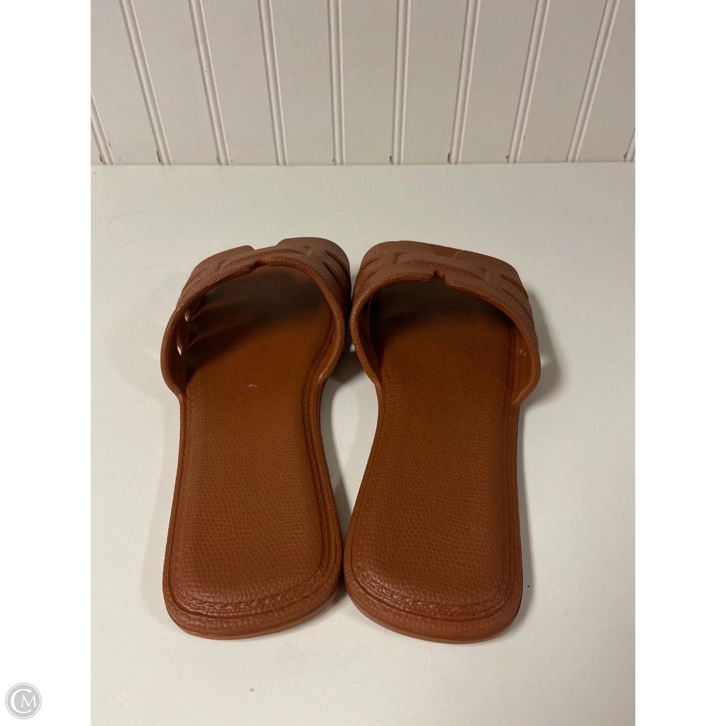 Sandals Flats By Clothes Mentor In Tan, Size: 7.5