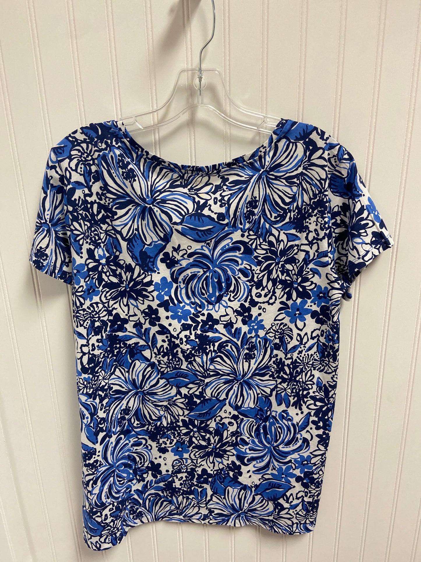 Top Short Sleeve Designer By Lilly Pulitzer In Blue & White, Size: L