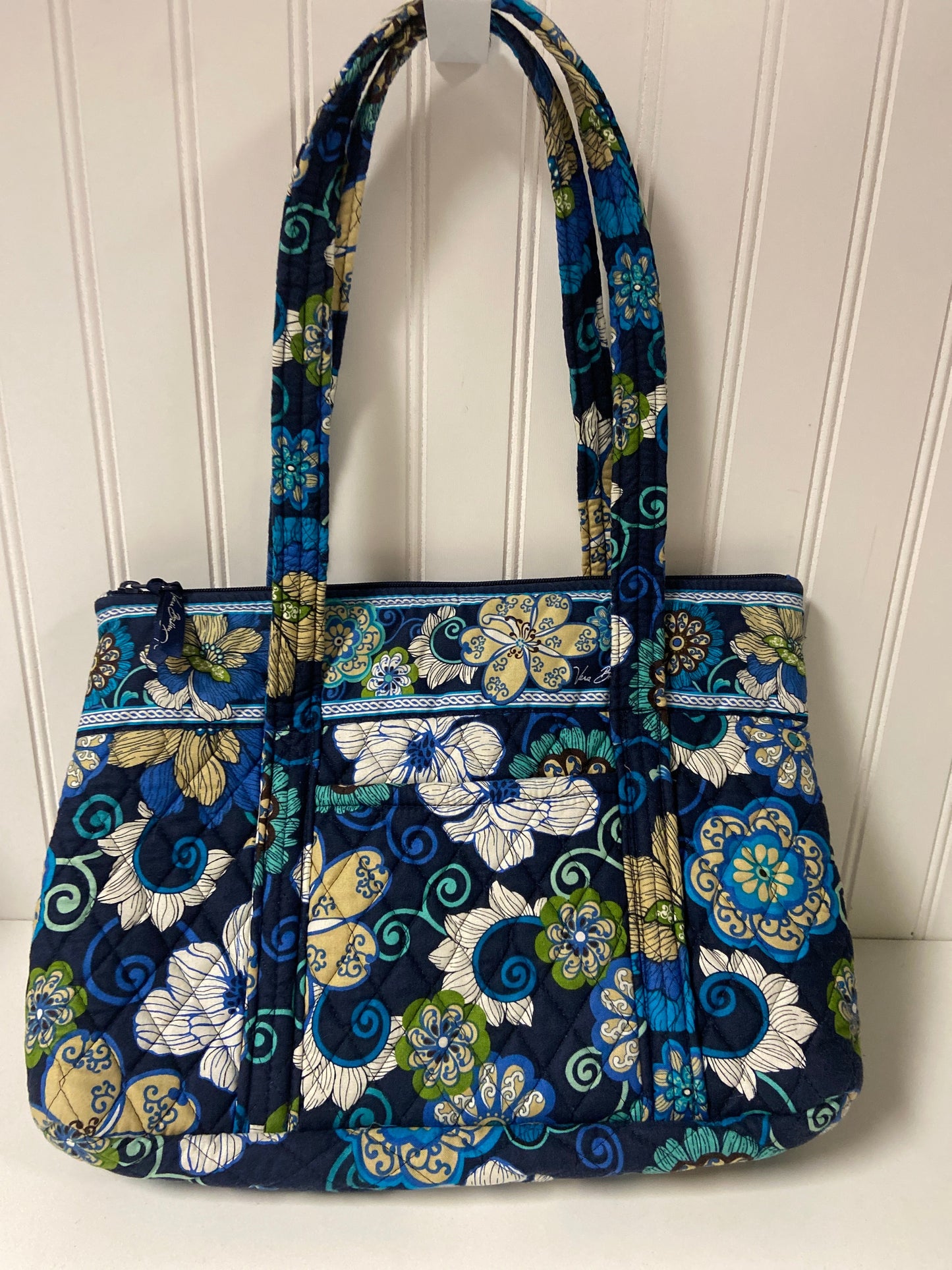 Handbag By Vera Bradley, Size: Large