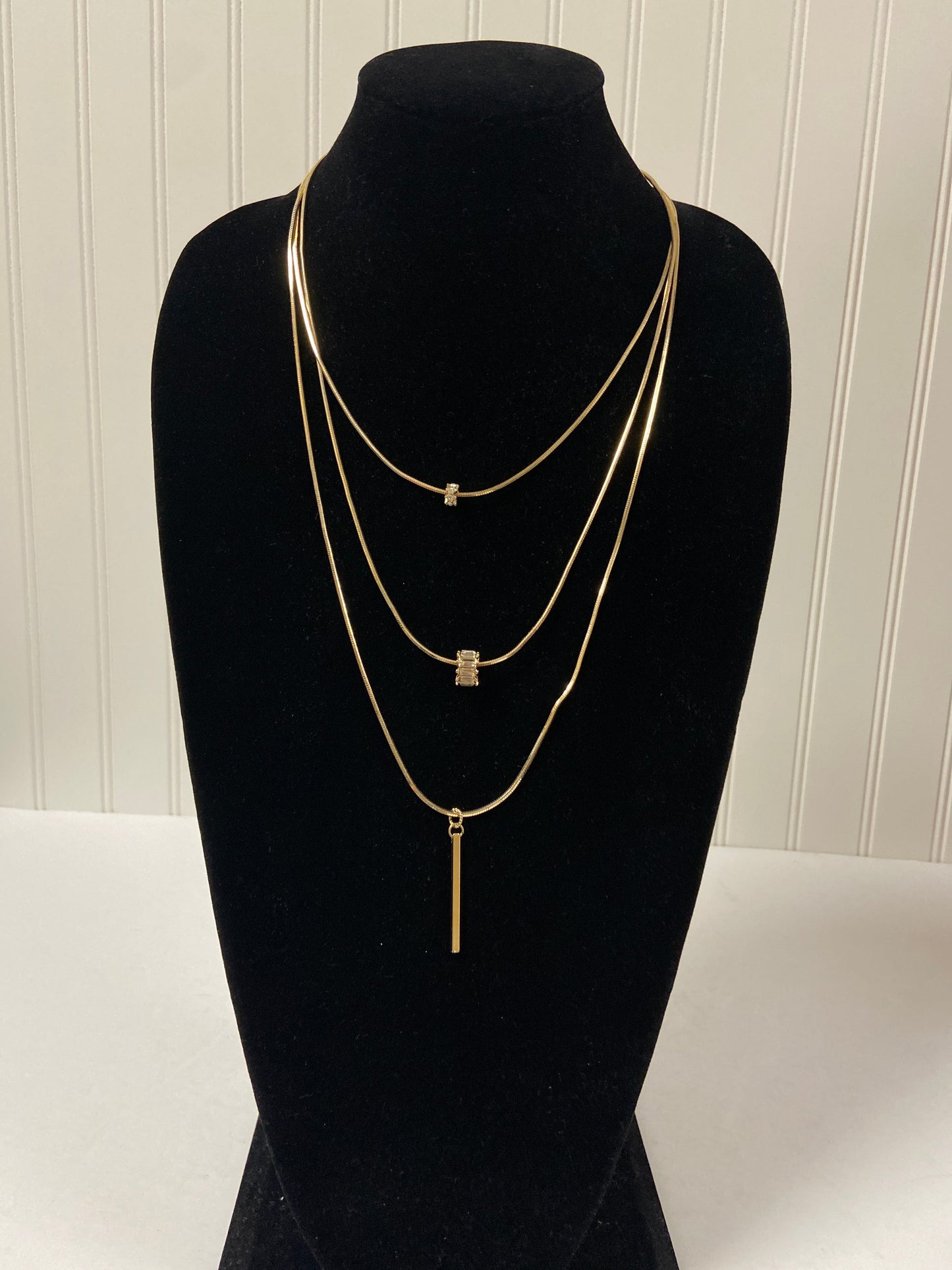 Necklace Layered By Clothes Mentor