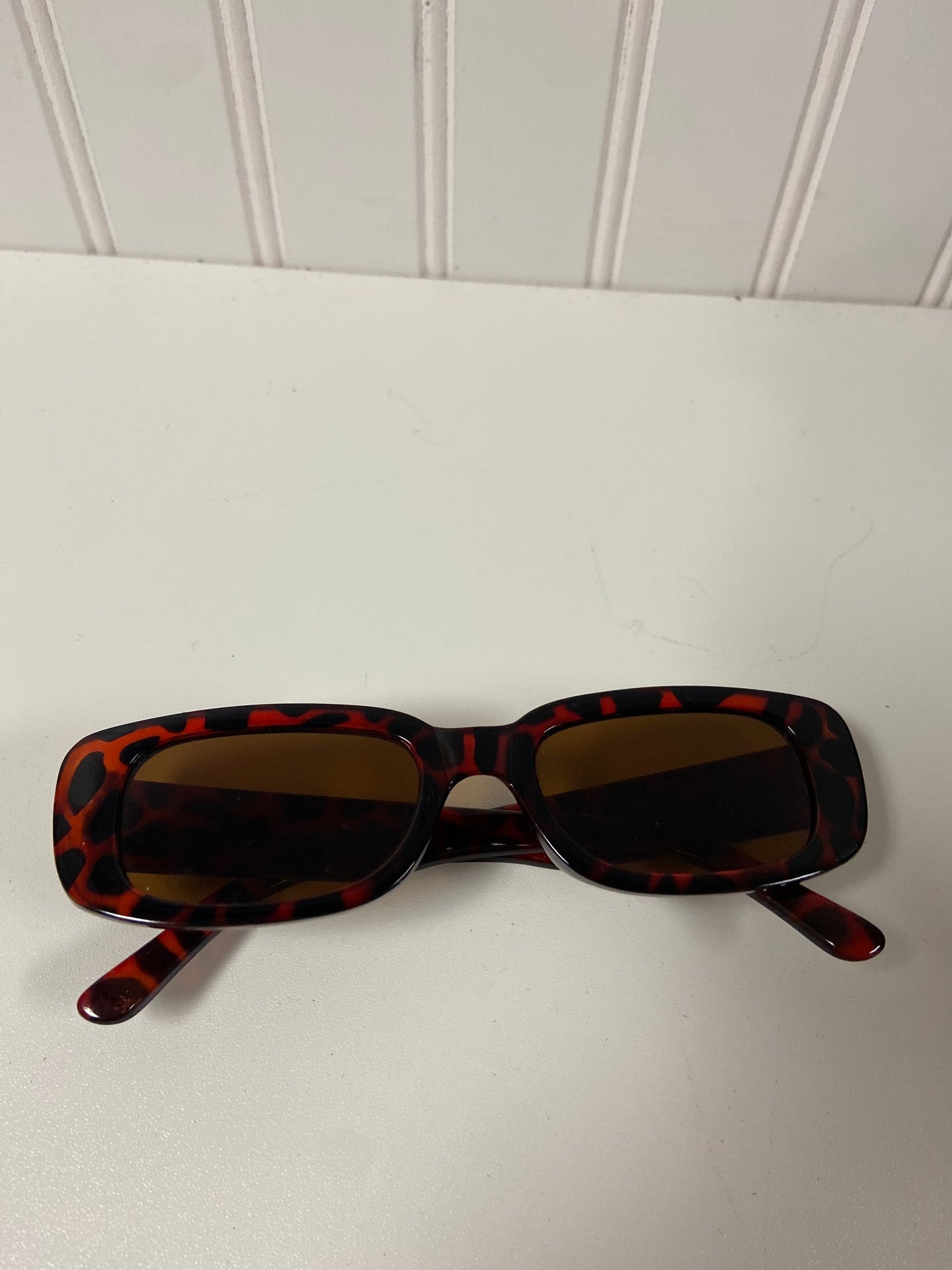Sunglasses Clothes Mentor, Size 02 Piece