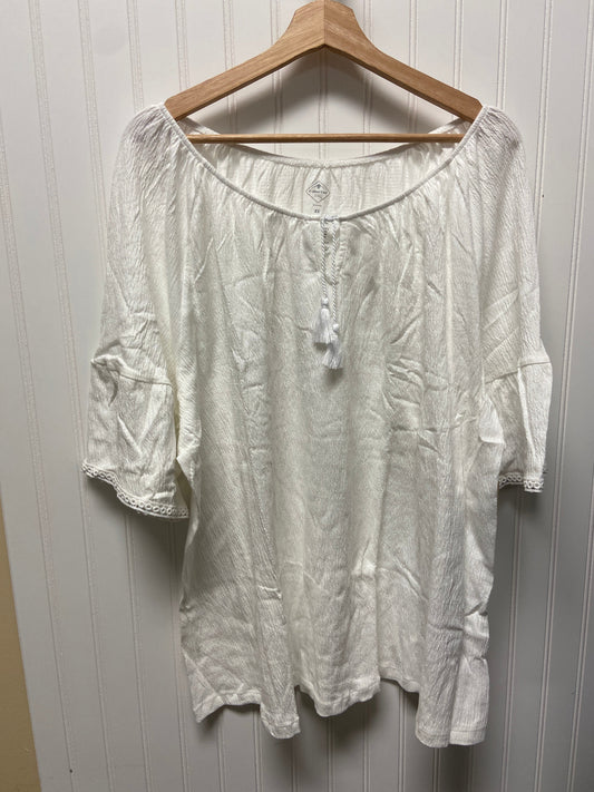 White Top 3/4 Sleeve St Johns Bay, Size 2x