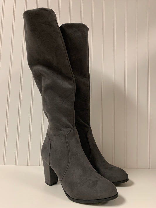 Boots Knee Heels By Clothes Mentor  Size: 9.5