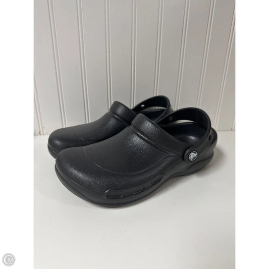 Shoes Flats By Crocs In Black, Size: 7
