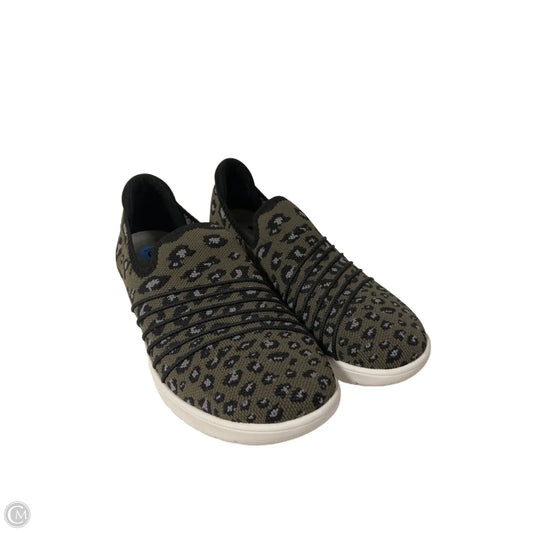 Shoes Flats By Clarks In Animal Print, Size: 6